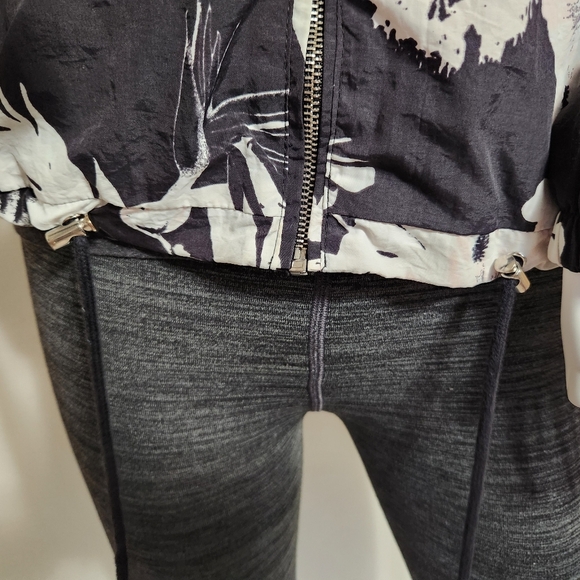 Ashley by 26 International Utility Jacket Floral White & Black Size large - Picture 6 of 16